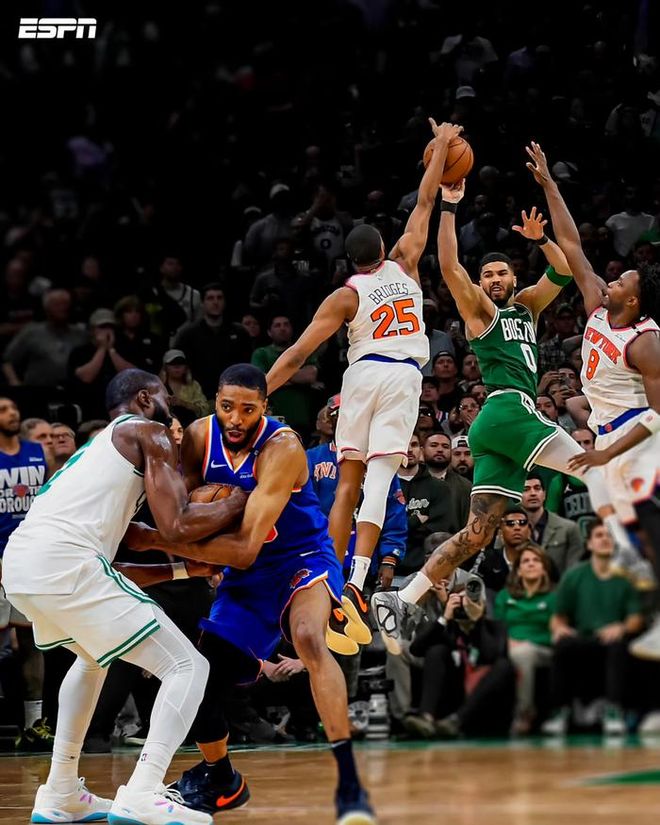 关键时刻突围战来临，纽约尼克斯围绕全明星赛主帅复盘，气氛紧张，团队化学反应显著的简单介绍