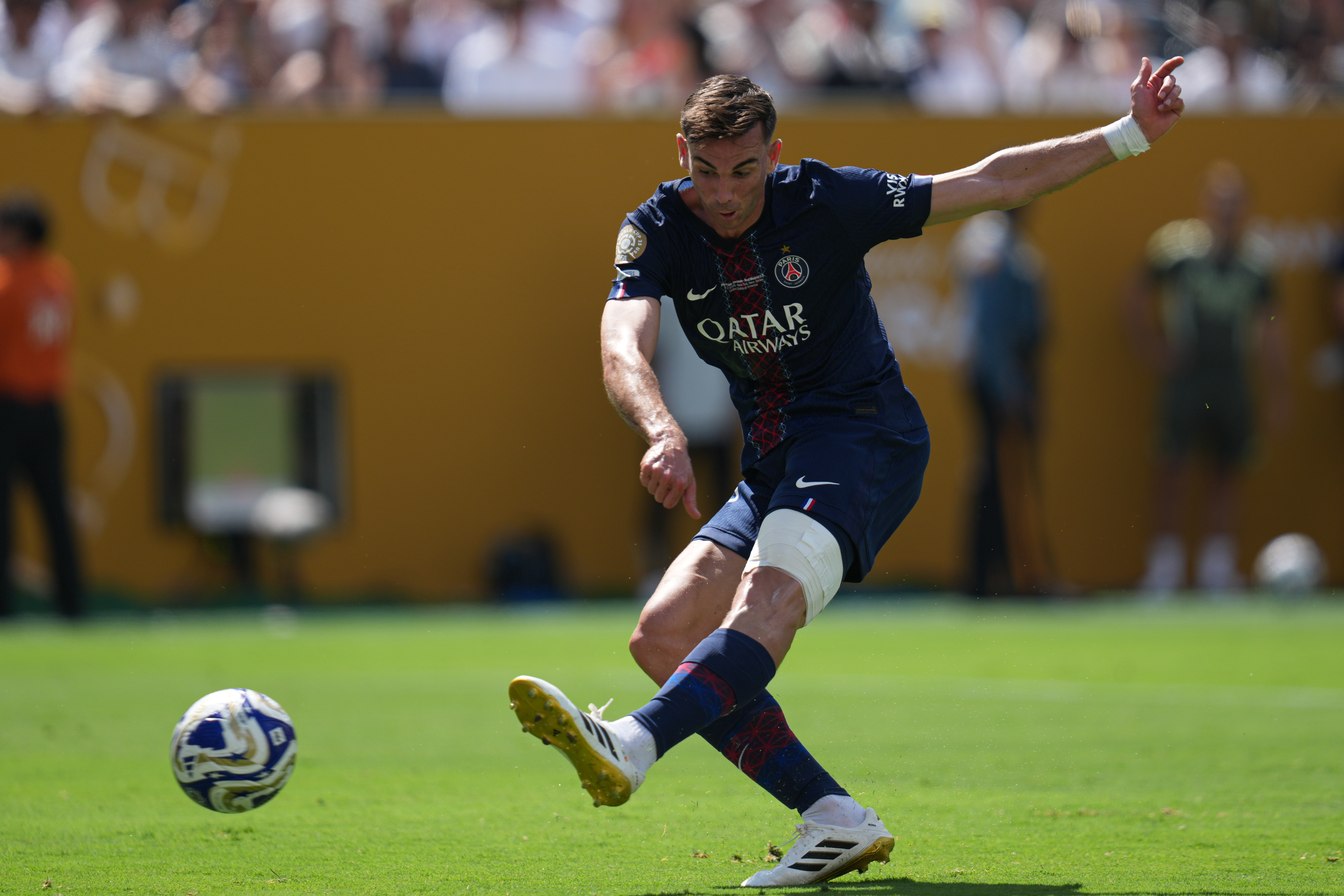 关于巴黎圣日耳曼迎意大利杯关键赛，国际比赛日伤情更新，赛场秩序良好，资深球员宣示担当的信息